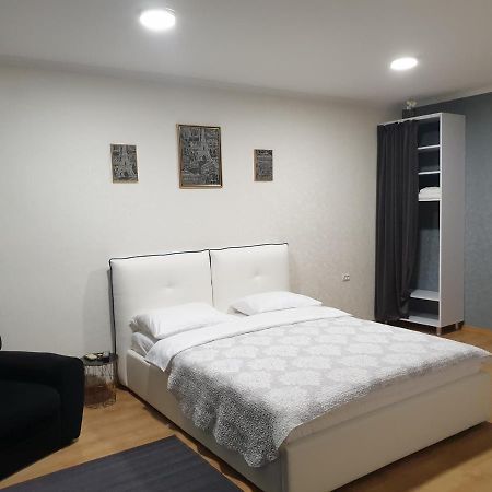 Studio In The Center Apartment Chisinau Luaran gambar