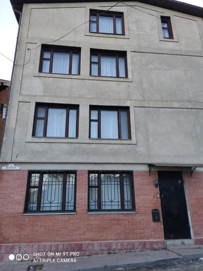 Studio In The Center Apartment Chisinau Luaran gambar